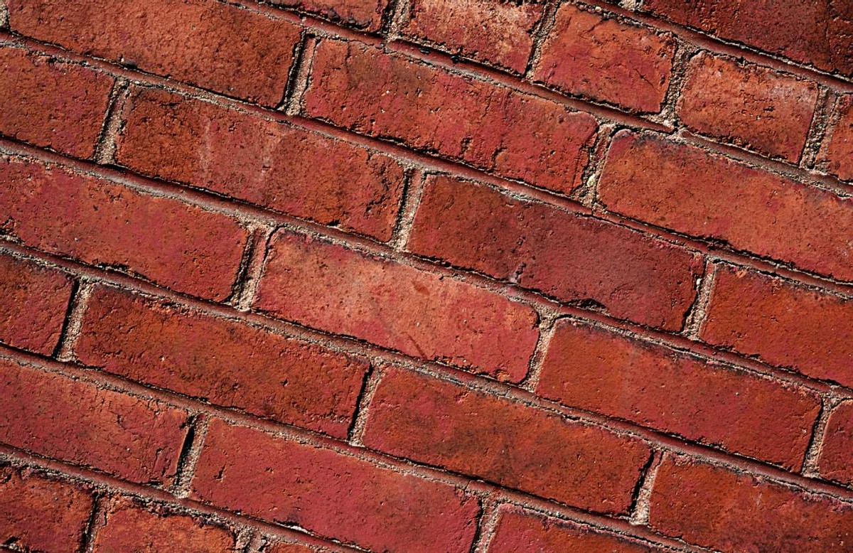 农村常见的红砖头，为何被禁止使用？你家是红砖建房吗？