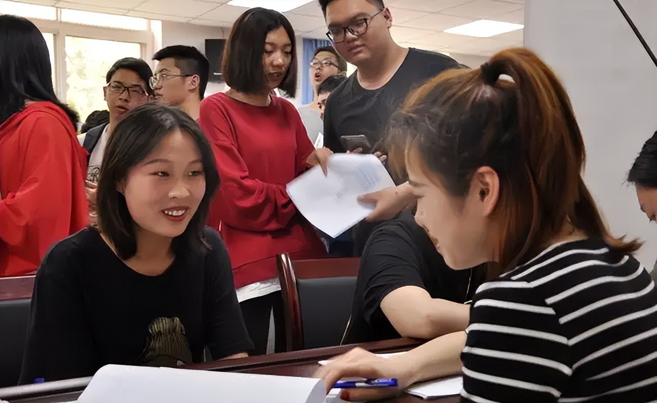 本科生已经不值钱了？看了这份真实数据，打脸“读书无用论”者