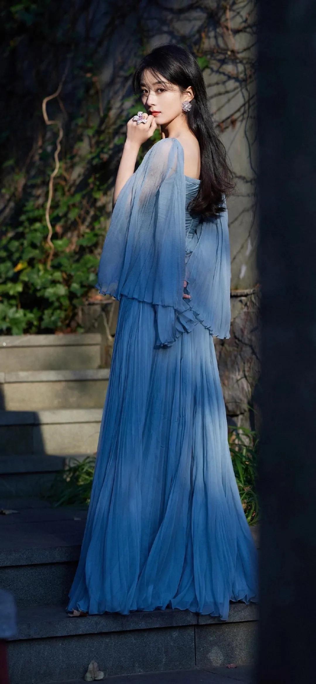 明星赵丽颖系列壁纸｜你所看到的惊艳，都曾被平庸所历练