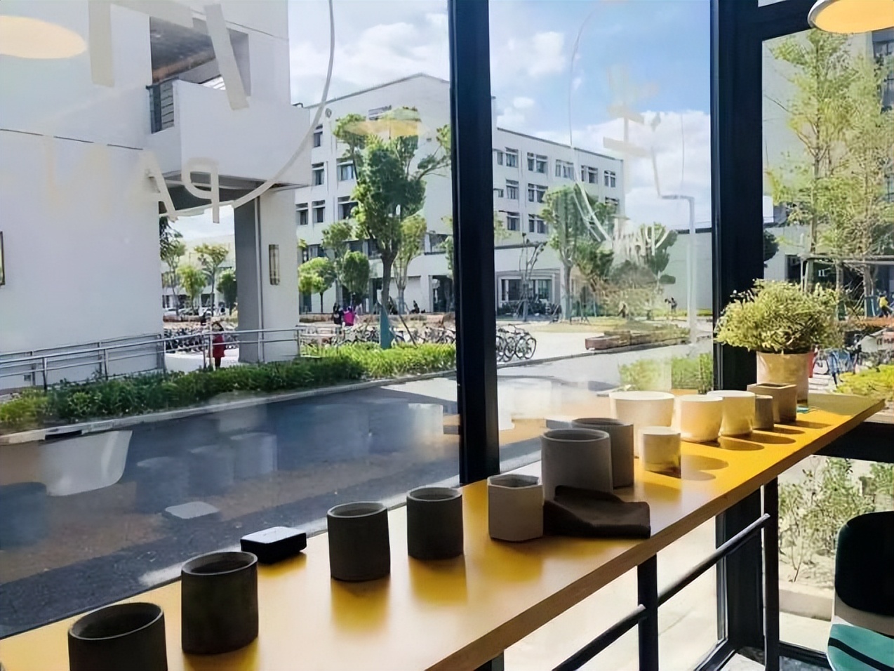 上海大学机电工程与自动化学院（推开）