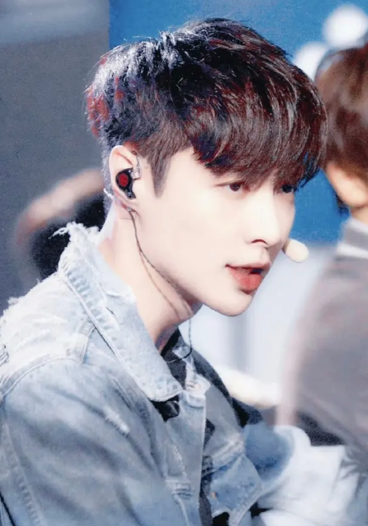 教主说圈内小花生：王凯动向、长陵男主张艺兴、赵丽颖当监制？