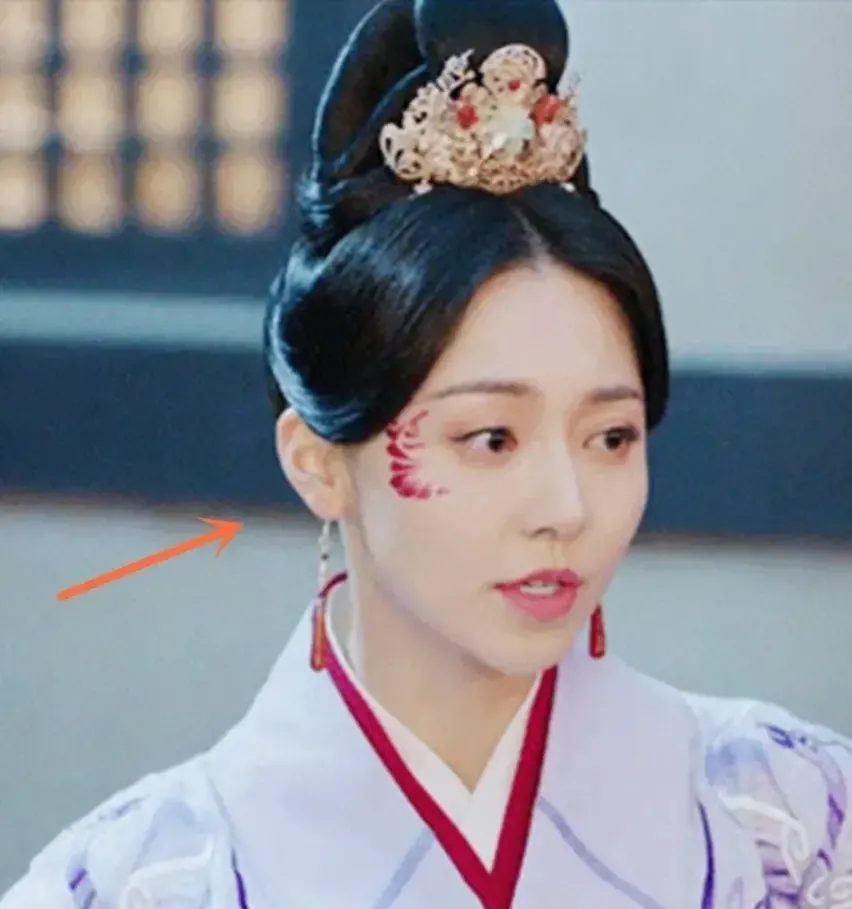 新版《钟无艳》黄梦莹美出天际 扮丑被说不用心学鞠婧祎蒋勤勤