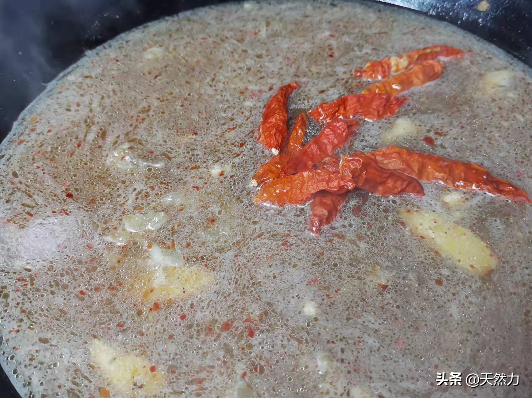 牛蹄筋要怎么做才软烂入味，教你家常做法，一口下去全是胶原蛋白