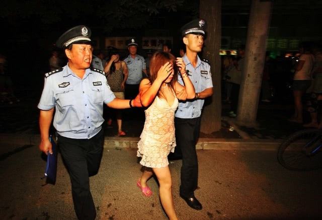 河南老人“杀害”洗头房小姐，入狱22年妻子从未探视，真相如何？