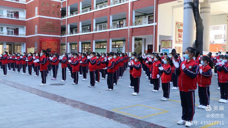 ��������ʮ��Сѧ�ٰ�ȫ����ͨ��ȫ�����Ʋ�չ�ݻ