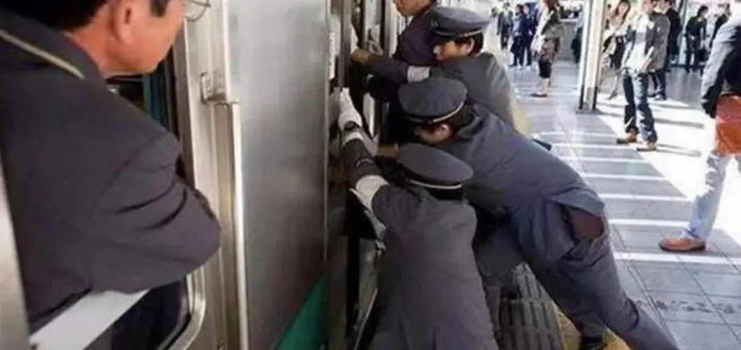 日本十个奇葩高薪职业,闻屁年薪五十万?虽然高薪但人身体吃不消