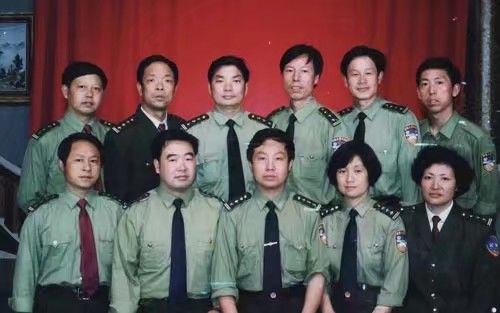 警徽闪耀一一记第二个人民警察节 作者：七团王抗林