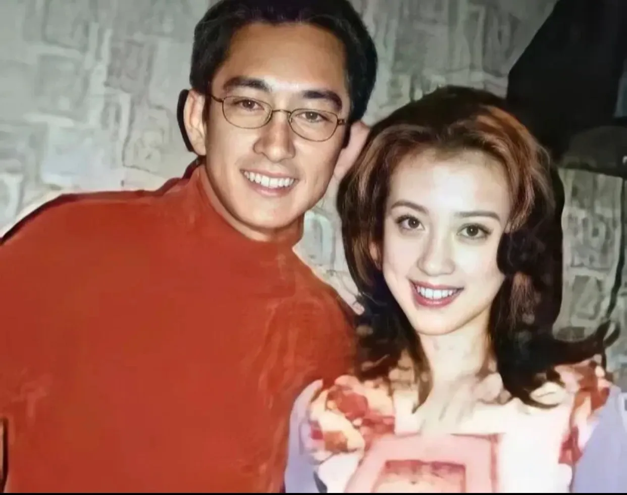 2002年，吴启华斥资160万港元在上海购置了一套房产