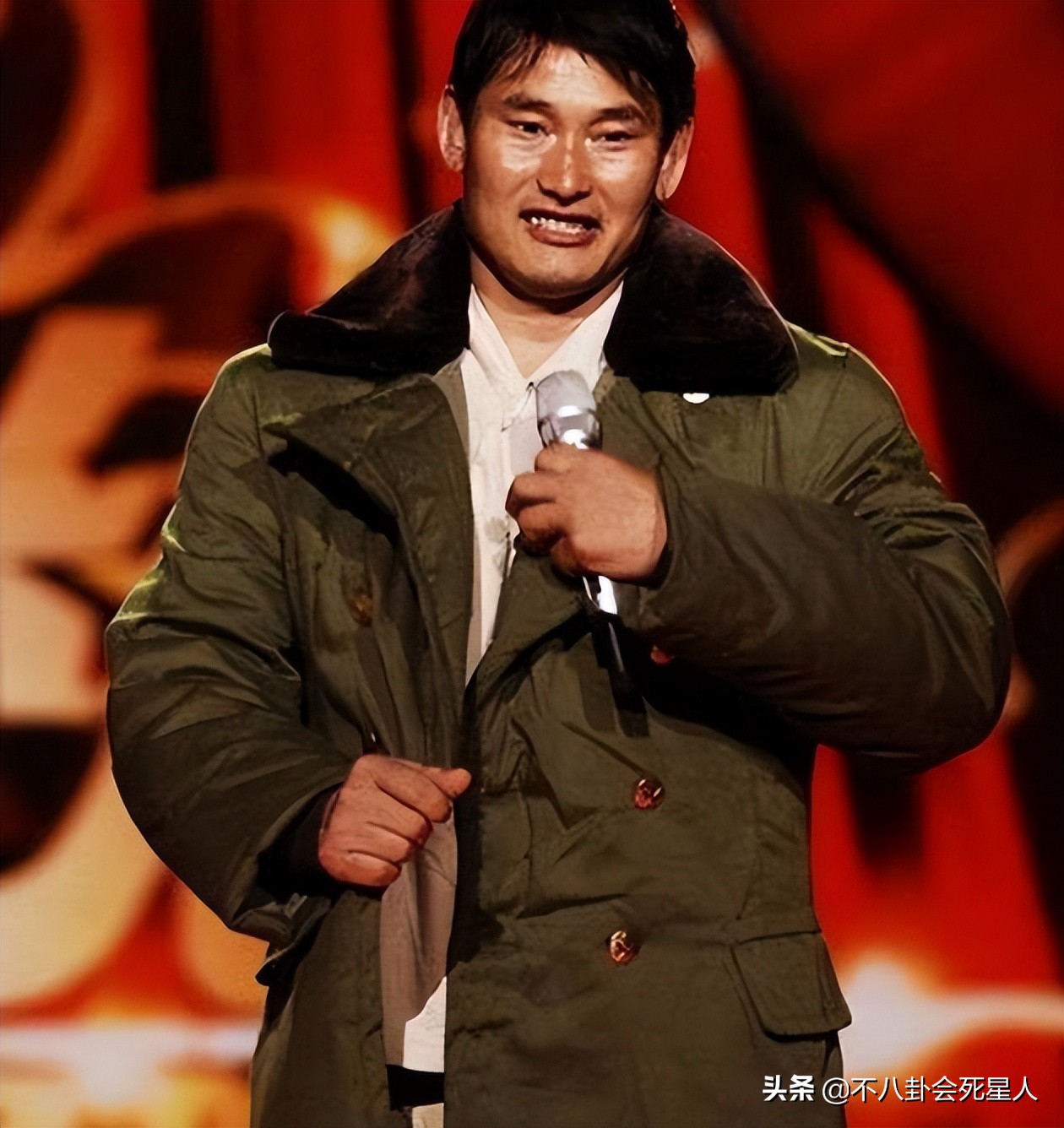 8位红极一时的草根明星现状，摆摊卖菜，住桥洞，红了11年