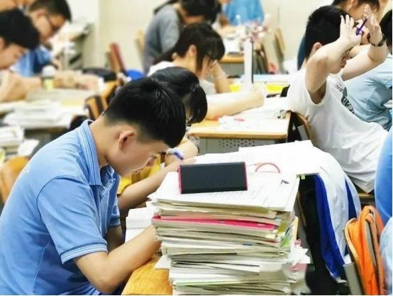 高三模拟考试没超过400分，还能考上二本吗？资深班主任这样说