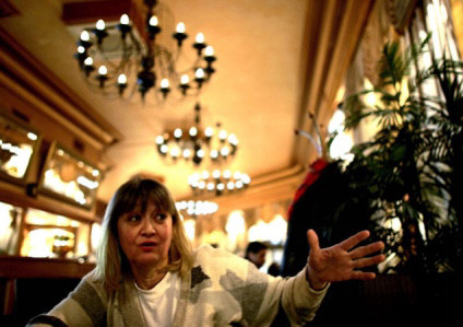 空难史上的奇迹！22岁空姐万米高空无伞坠落，幸运生还