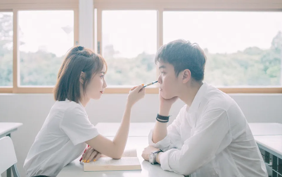 “那坟前开满丁香花”，20年前爆红的《丁香花》，唱的亡者是谁？