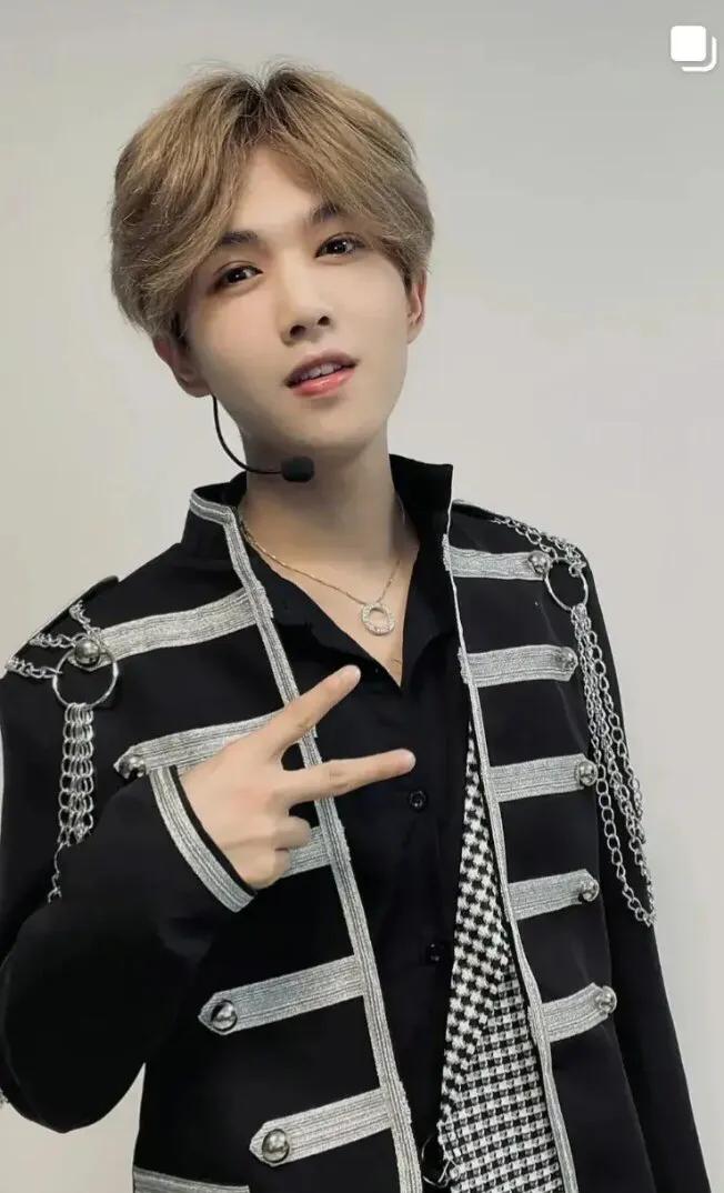 鹿哈、易烊干洗加入ESO，王俊卡是队长。网友直呼搞事情