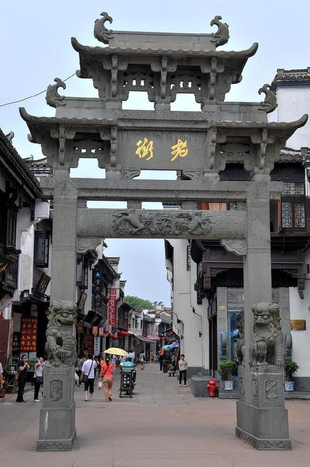 屯溪老街——活动的清明上河图 作者：徐俊林