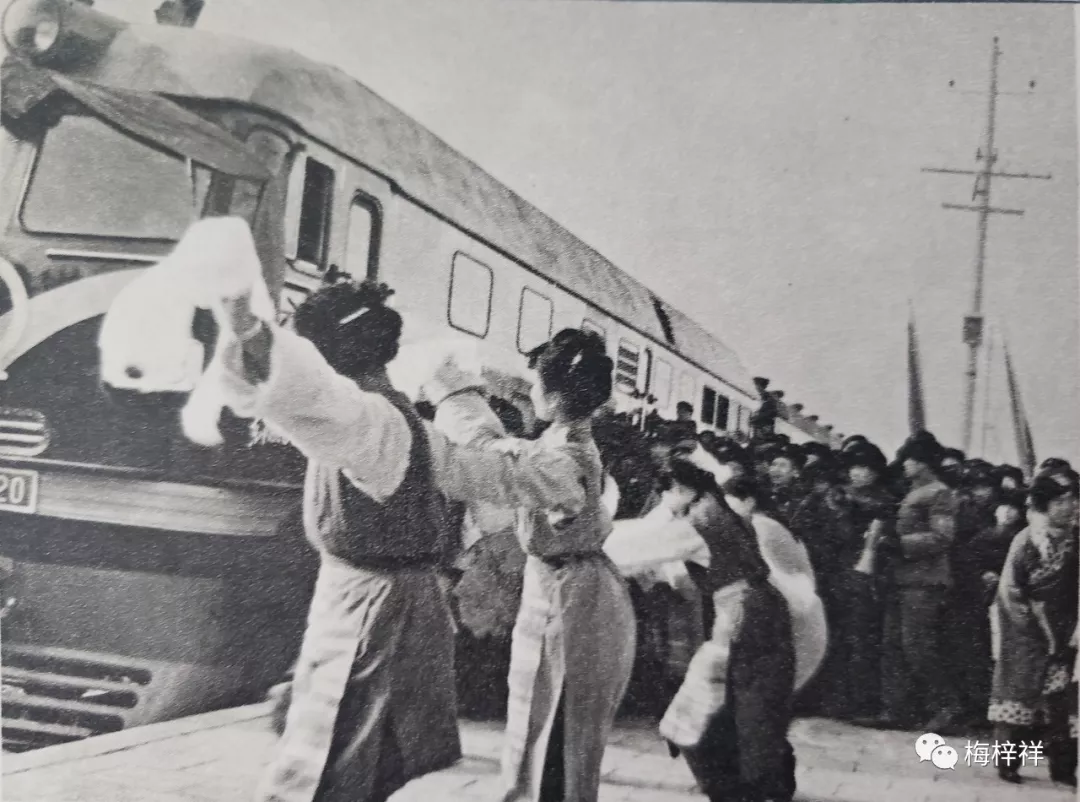 《解放军画报》中的“铁道兵”（2）作者：梅梓祥