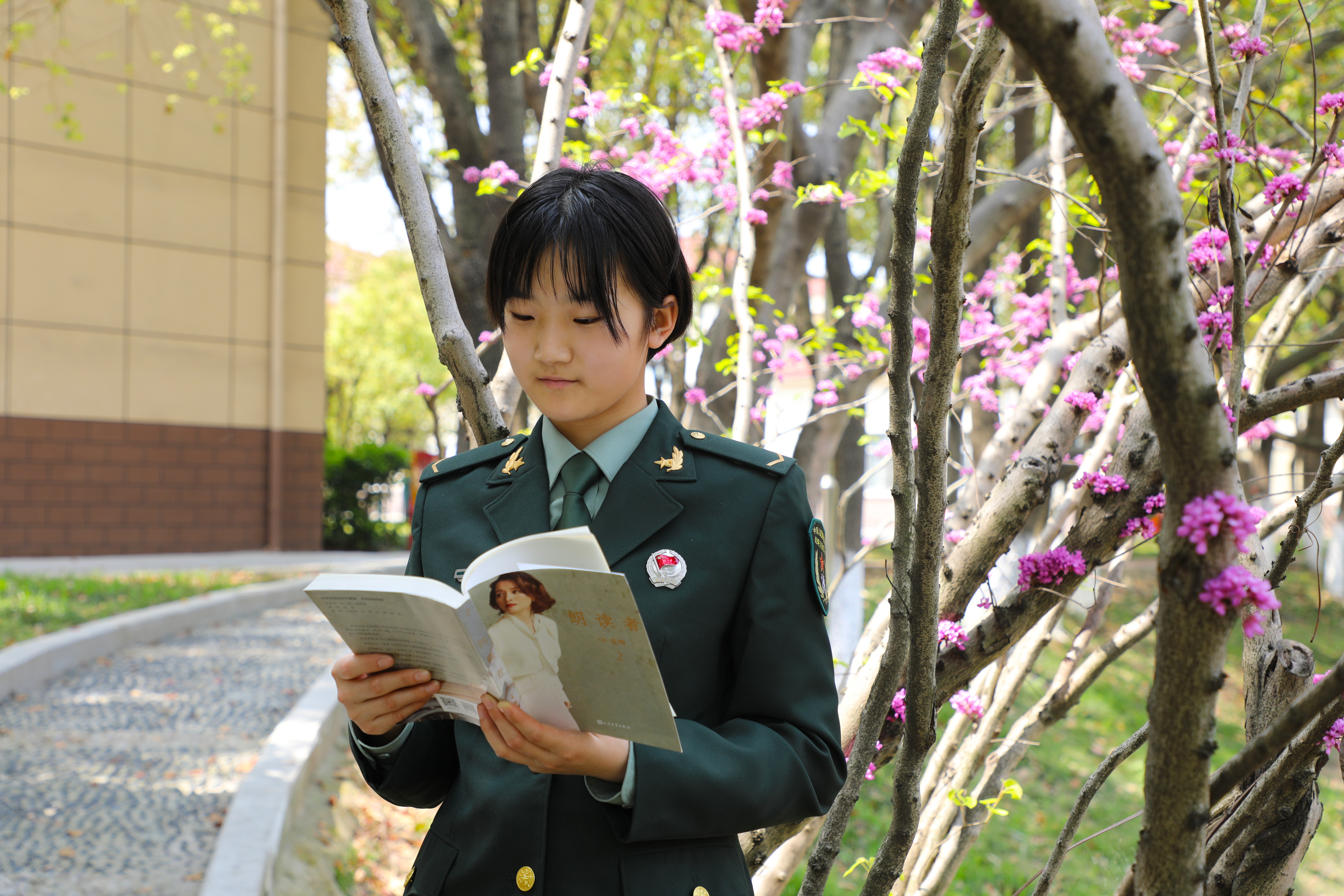 春暖花开日，正是读书时