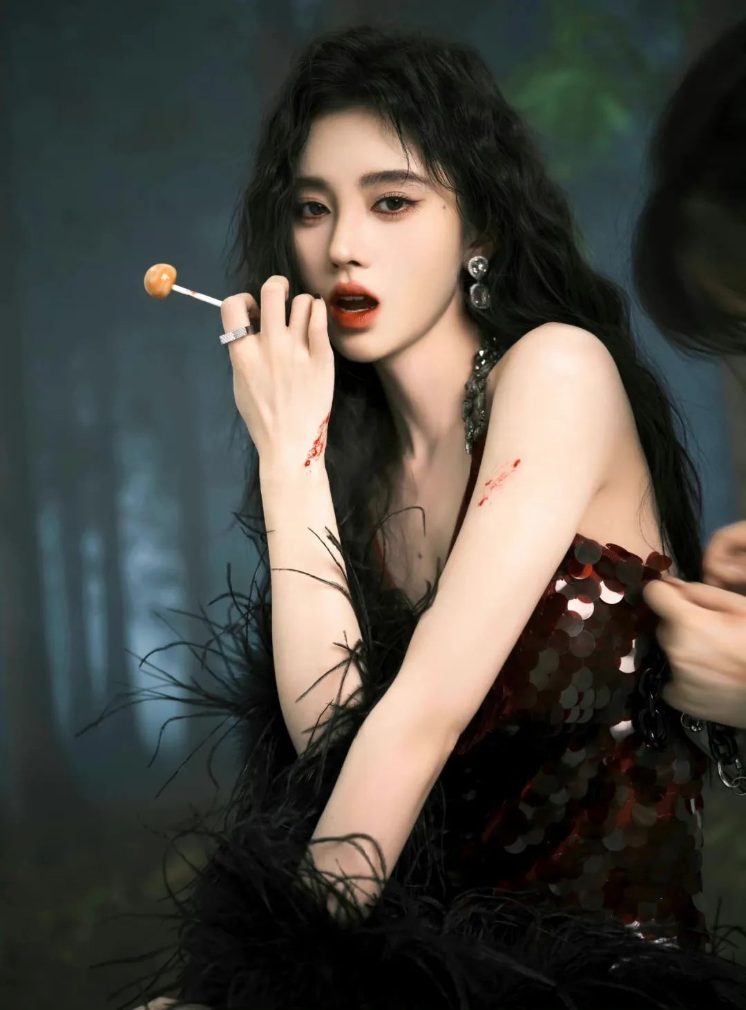 鞠婧祎又来造福美妆界了！素人撞脸刘亦菲，气质却差了十万八千里