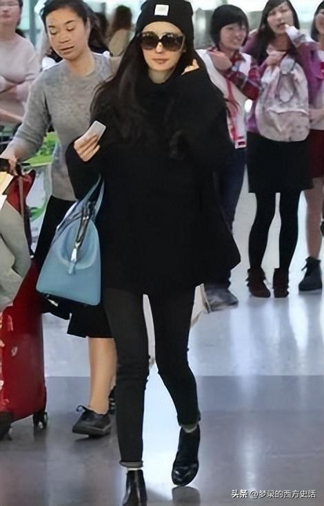 上半身貌美如花，下半身歪七八扭，这9位女星镜头前后反差好大