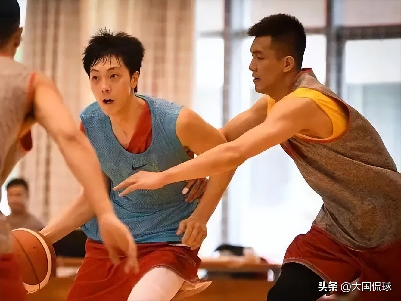 中国在nba有哪些组队(中国男篮首发五虎最新出炉，杜锋剑走偏锋，死亡五小争胜澳篮)