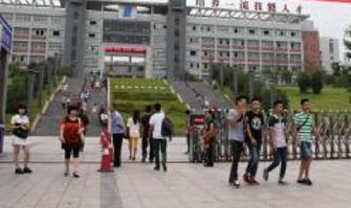 1990年，17岁学生残忍杀害一对上海母女，用铅笔在桌上留下6个字