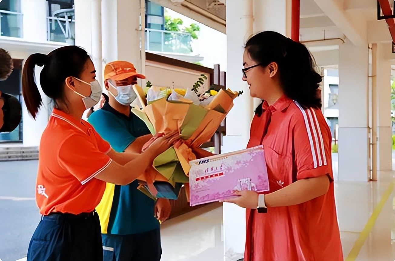 四川一女生647分被清华录取，看到报考专业后，网友直呼不羡慕了