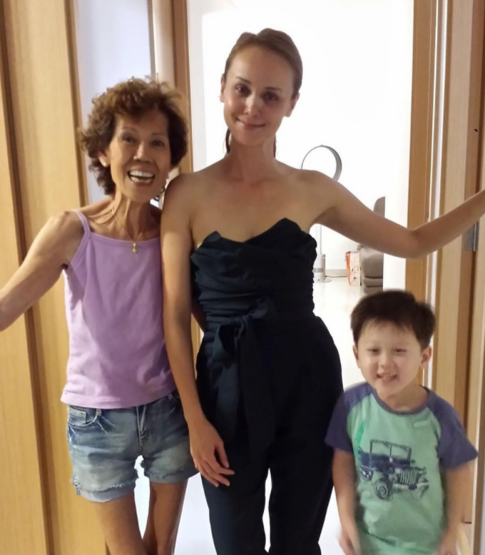 过气女明星窘况：街头卖唱、破产、卑微求工作，风光不再