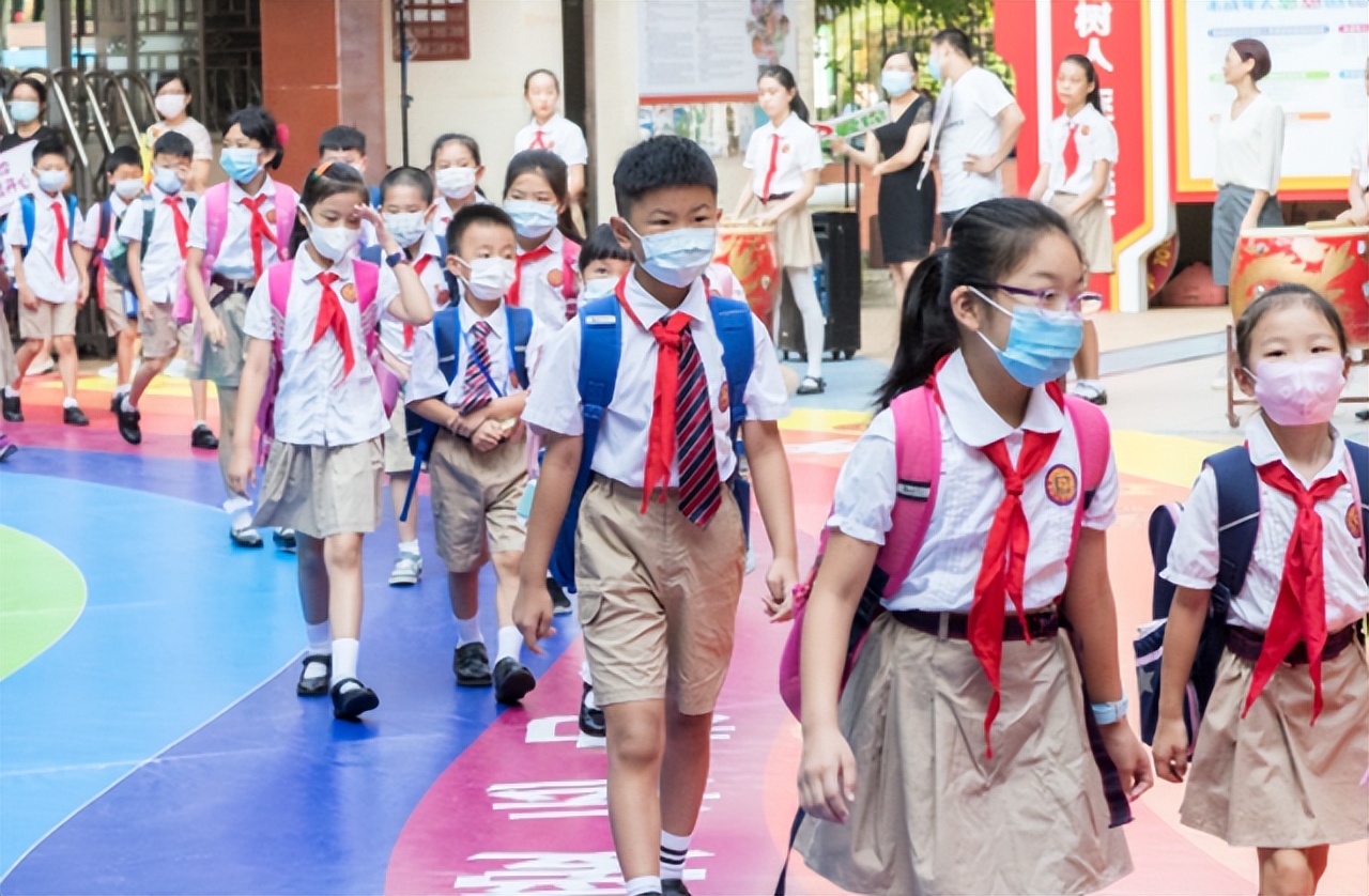 2022中小学生暑假时间已敲定，家长乐开了花，学生却愁眉苦脸