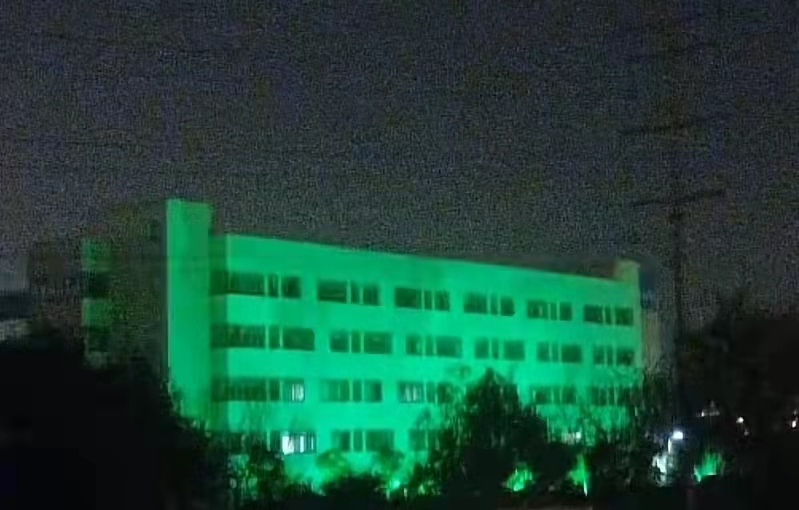 大学“阴间”宿舍走红，堪比大型“祭奠现场”，室友看后睡意全无