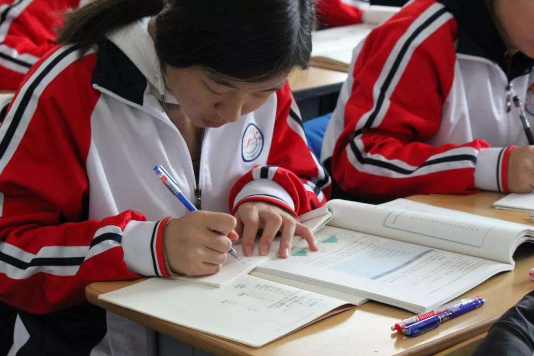 高考分数和模拟考分数相差多少？985学长说完后，学生心里有数了