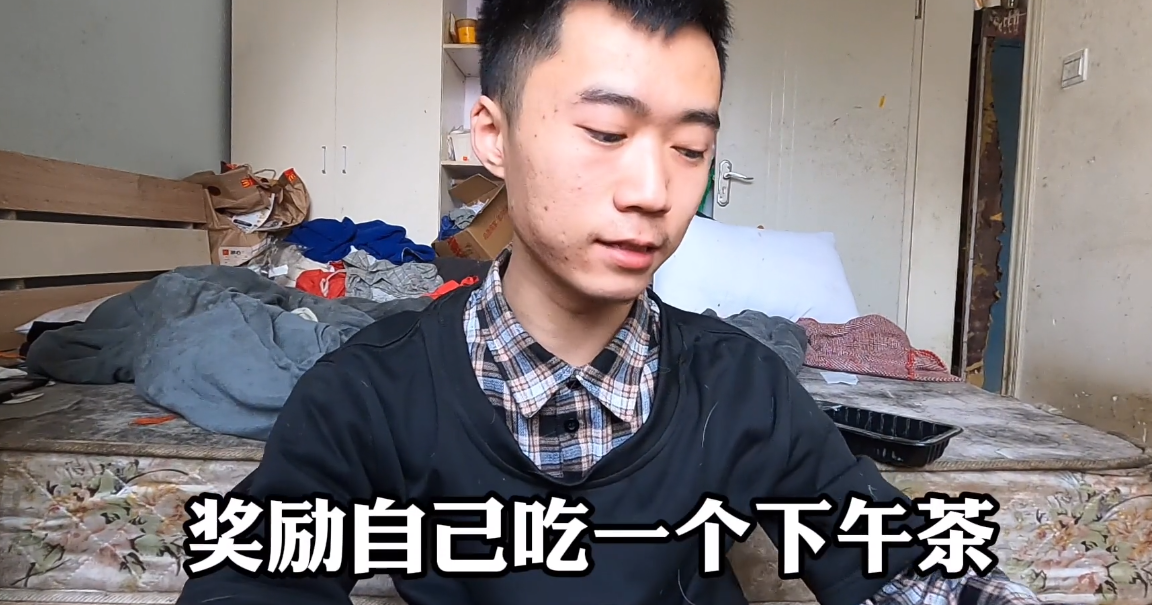 吃个桃桃后继有人，王甜心凭矫揉造作出圈，真实身份是985高材生