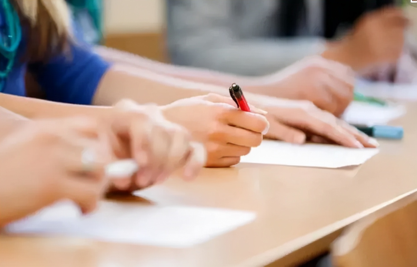 在国内考A-Level和在英国考，哪个更有优势？