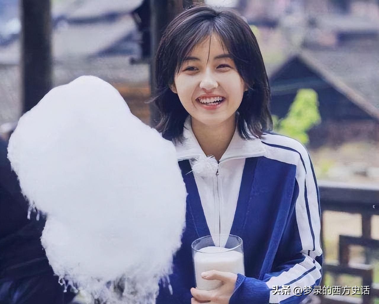 上半身貌美如花，下半身歪七八扭，这9位女星镜头前后反差好大