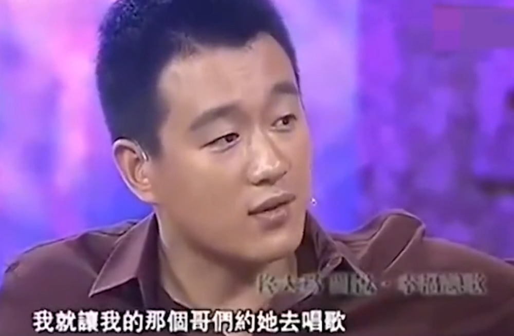 6位娱圈明星夫妻，从校服到婚纱，个个娶初恋，在一起最长40年