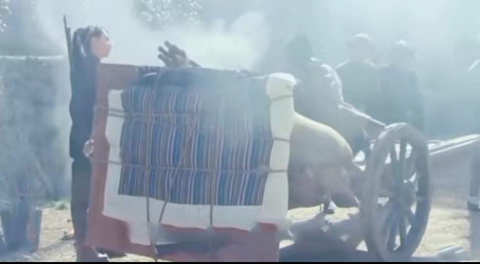 《小兵张嘎》里湿棉被挡子弹，是真是假？真枪实弹做个试验看结果