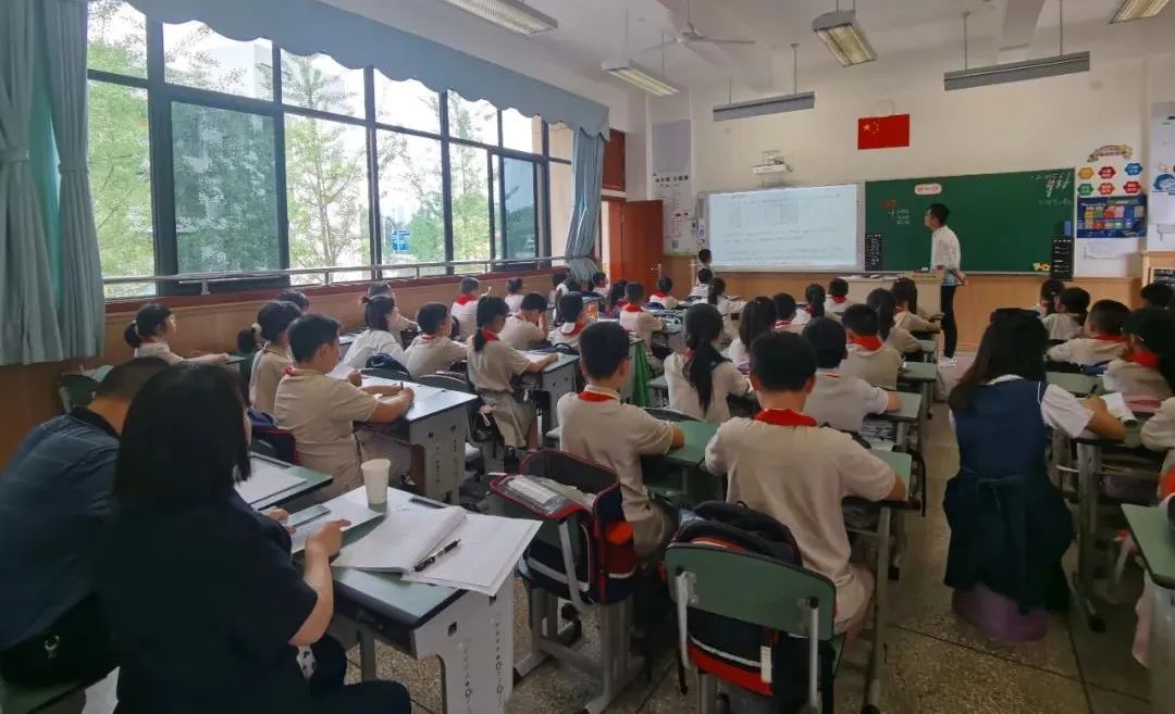 成都市双流区实验小学外国语学校举行课堂教学研讨活动