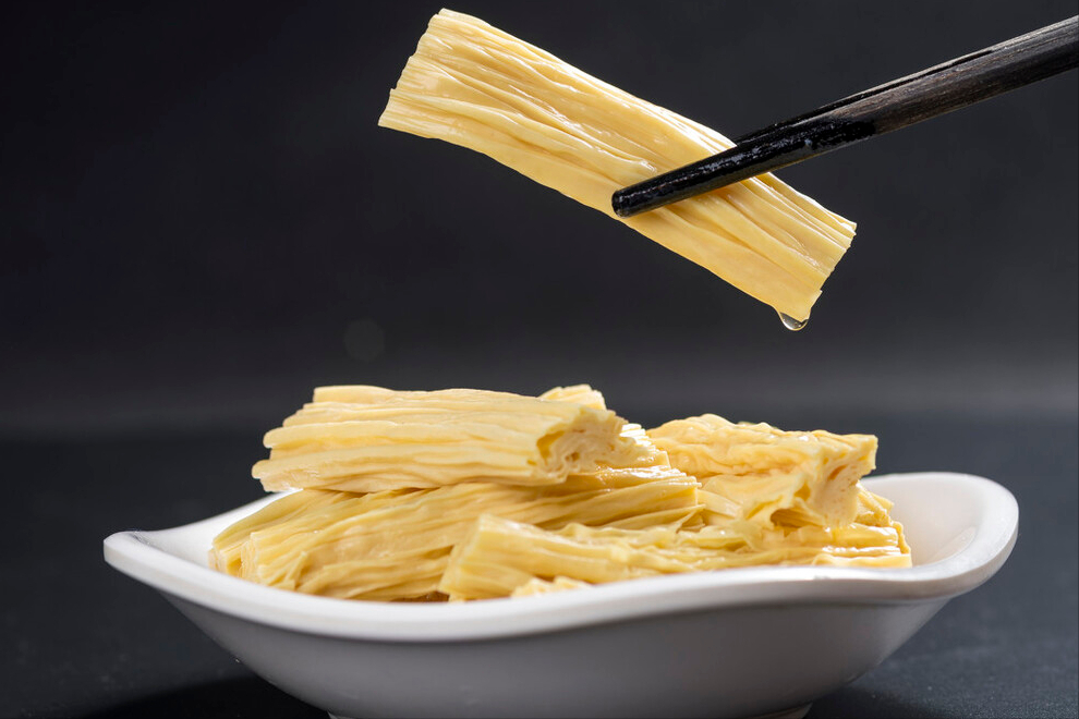 泡腐竹只懂加水，难怪泡不软有硬芯，教你2招，软而不烂有弹性