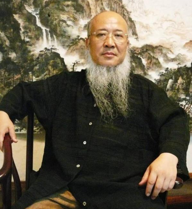 2011年，53岁画家杨彦娶21岁非洲学生，老来得子后为何剃度出家？
