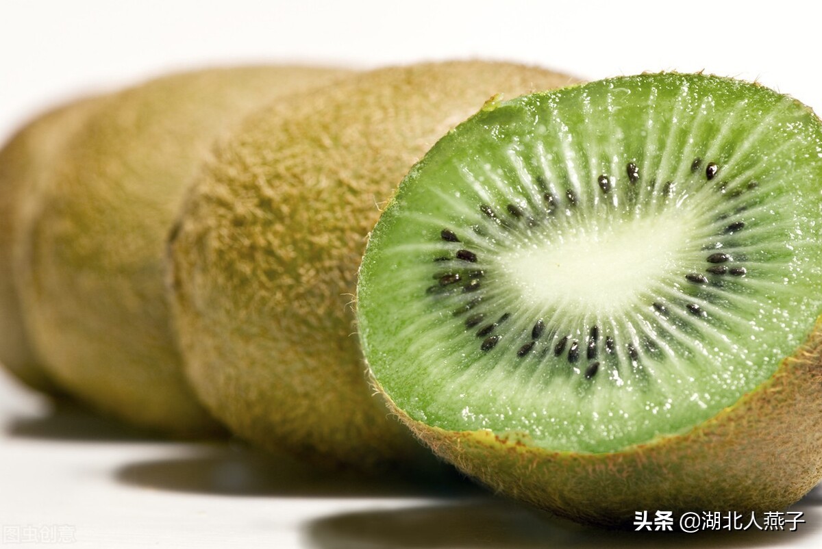 春天最适合吃6菜3果，含有大量维生素e和维生素c，多吃也不胖