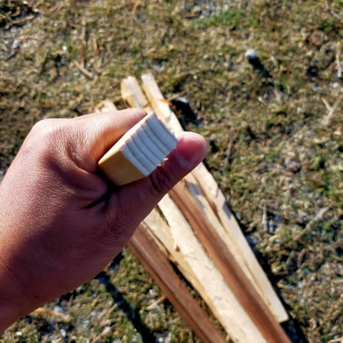 野营技能！生火时不使用助燃剂，只要纸板箱，享受冬天篝火的温暖
