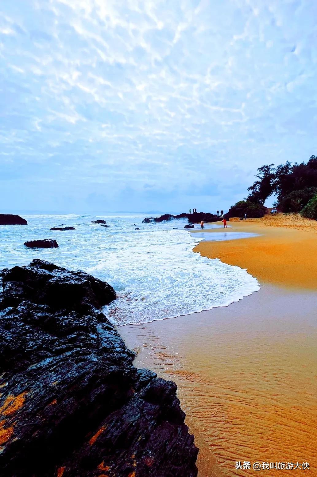 万宁山钦湾，这里有最独特的海石景观。