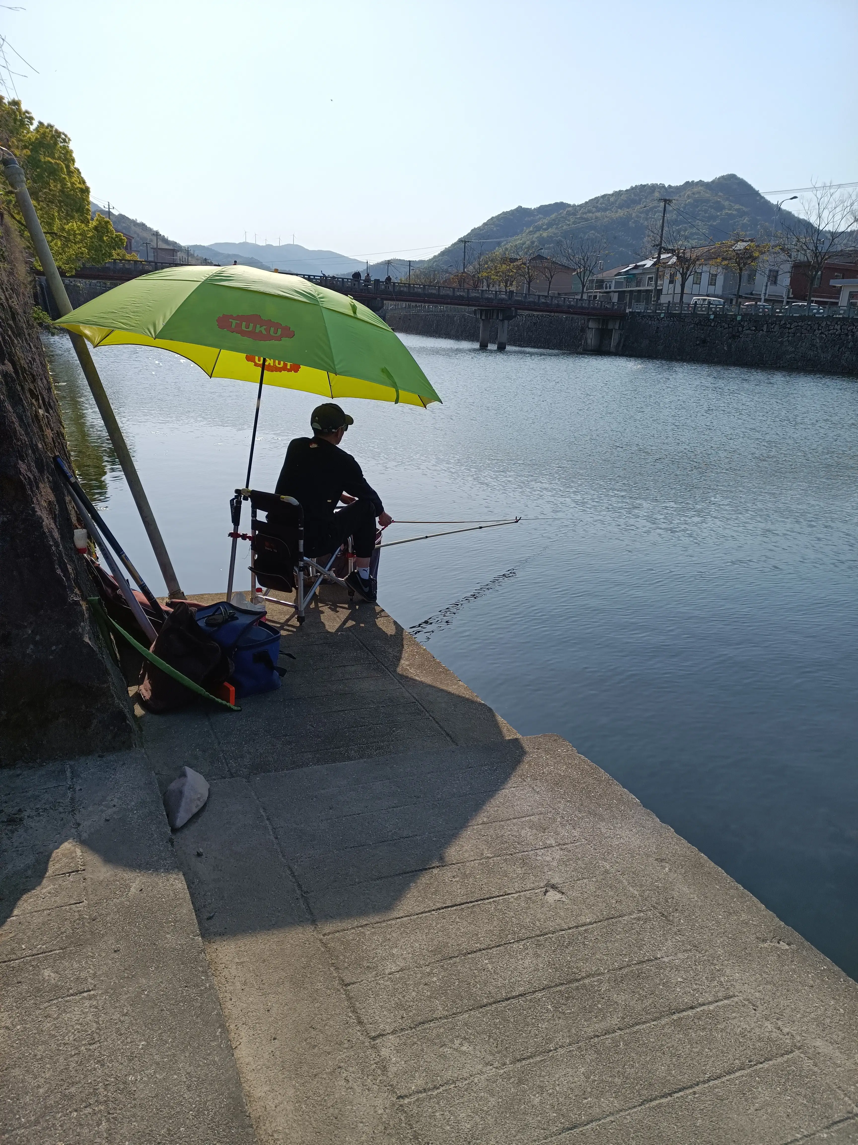 稻田里钓鱼钓什么鱼(梅溪河里已无鱼可钓，最好把养鱼钓鱼结合起来)