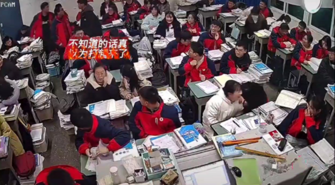 高三生晚自习假装吵架，只为给老师准备生日惊喜，评论区却跑偏了