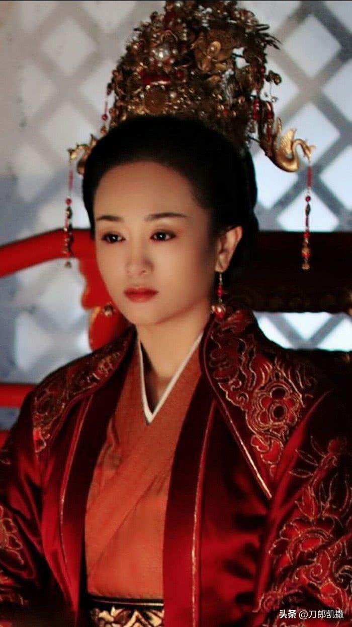 年轻时貌美如花，如今成了“村花”的代言人的九位女星