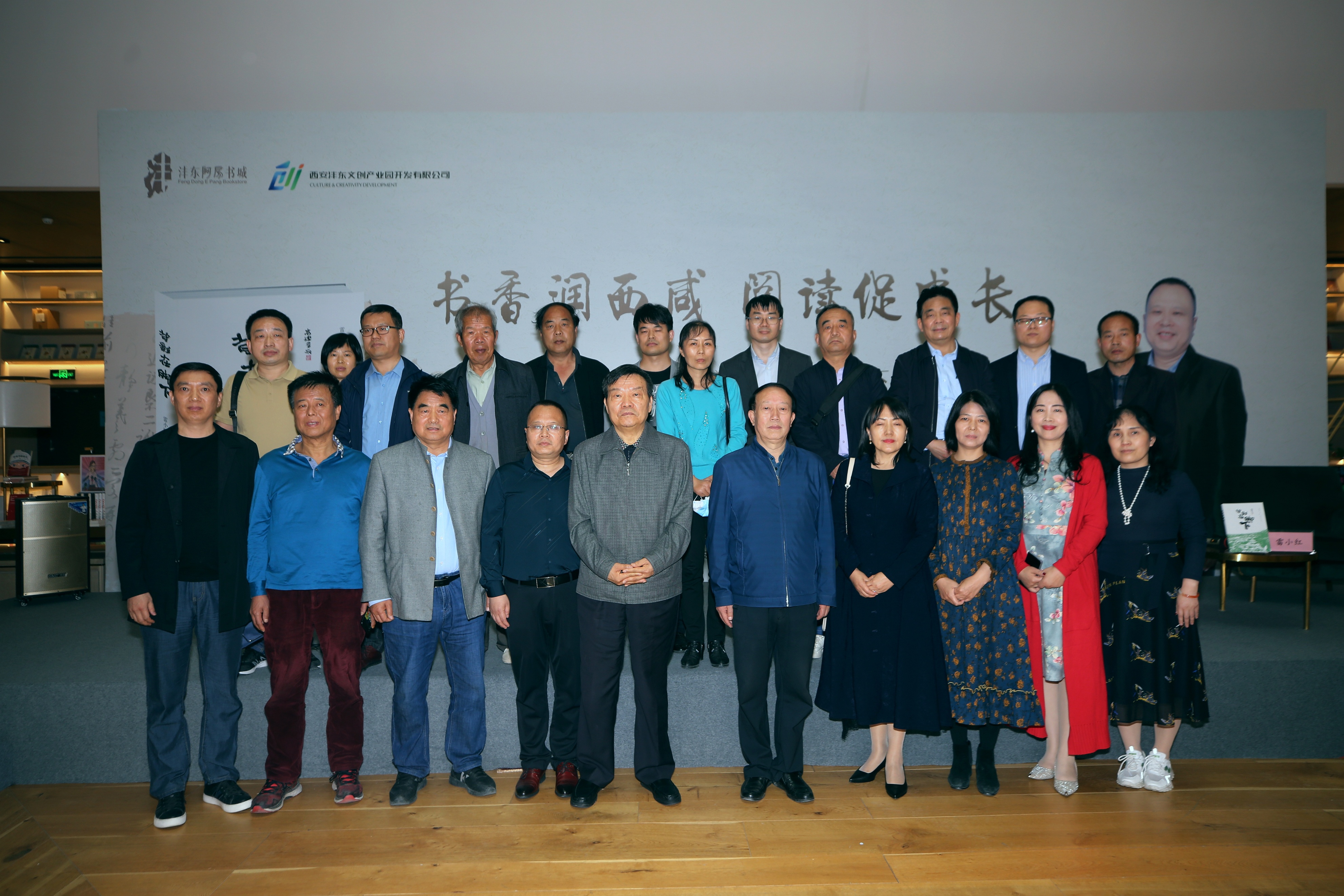 ��С�쳤ƪС˵����Ӱ�ڽ��¡�������̸���ڰ�����Ǿٰ�