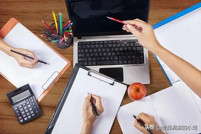 为什么咱领导不喜欢我？我天天加班到很晚才回家，太令我伤心了，真想提离职单走人