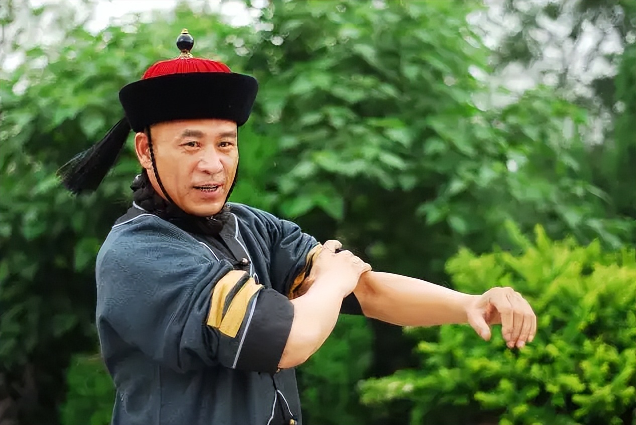 演员谢兰：和丈夫坚持丁克12年愁坏婆婆，41岁意外得子全家乐开怀