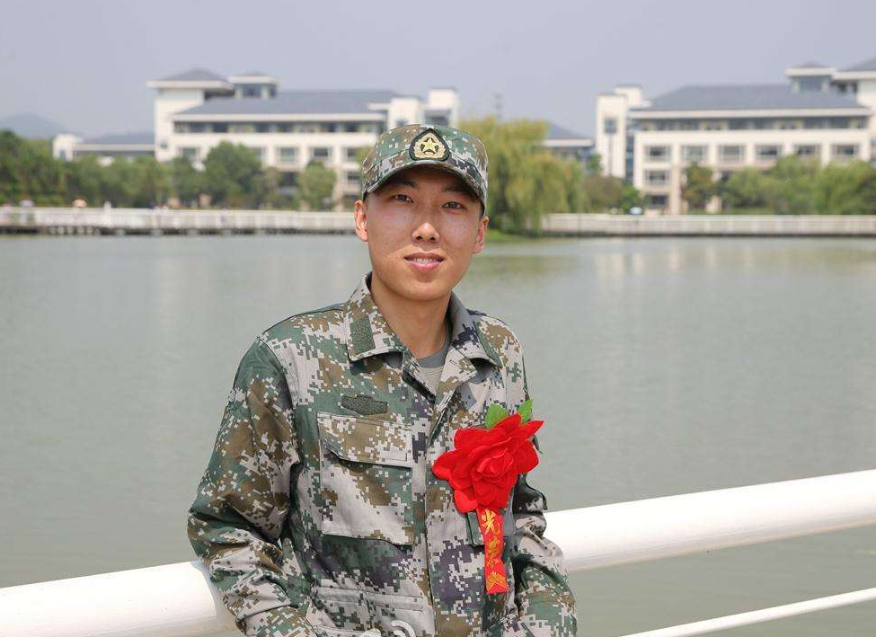 高考不理想且只有200多分，选择参军还是读大专，希望你没选错