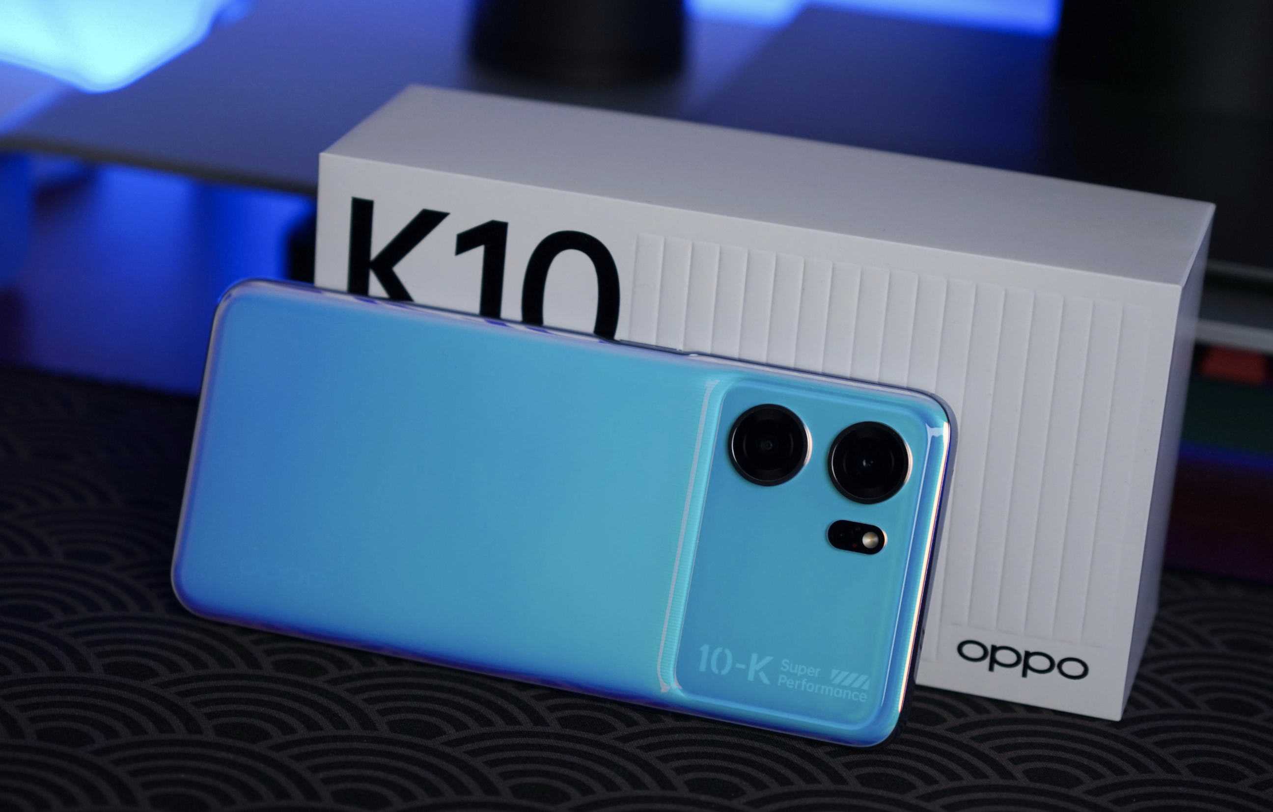 5000mAh+LCD屏+256GB，降至1789元，这才是性价比手机该有的样子