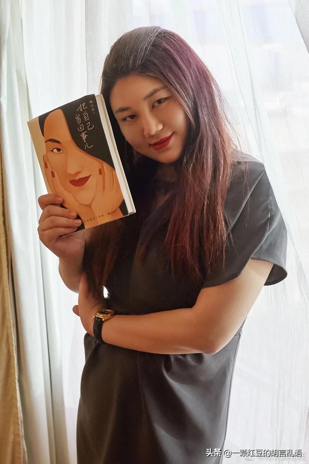 杨天真18线艺人收入(有一次,主持人问杨天真十八艺人年收入大概是多少