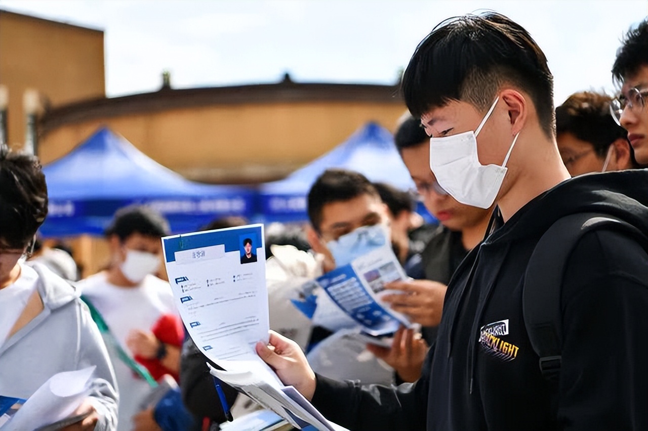 华为新签“3所双非”院校，就业前景很可观，学生：喜从天降